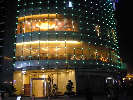 มีความยืดหยุ่นหน้าจอ Led PH100mm Dip LED กลางแจ้งป้ายแสดงผลสำหรับการสร้างแสงสว่าง