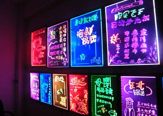 อินเตอร์เน็ตไร้สาย RGB LED เรืองแสงเขียนคณะกลางแจ้งเลื่อนนำป้ายโฆษณา